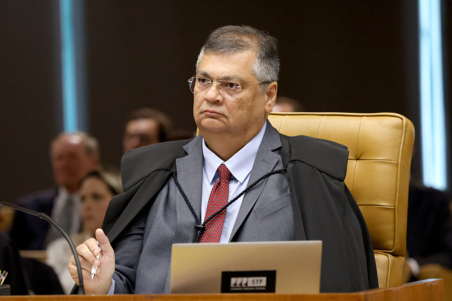 Dino suspende quebra de sigilo de Lulinha e de outros alvos da CPI do INSS