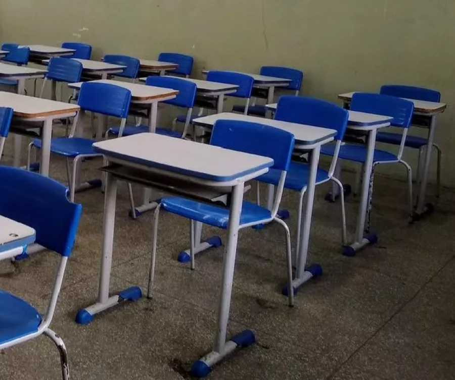 Alunos da Escola Municipal Morais Filho sofre com a falta de professores.